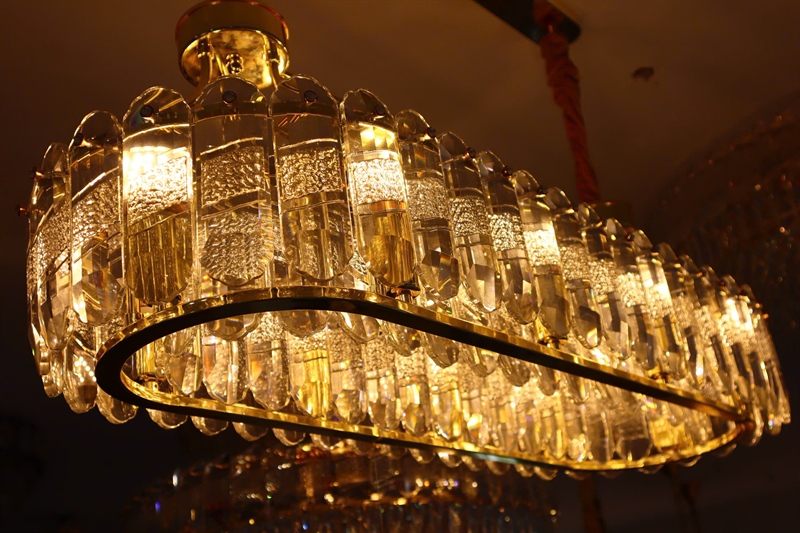 Đèn pha lê bàn ăn