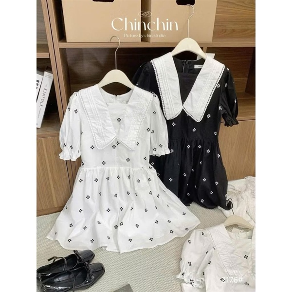 Đầm babydoll thêu hoa cổ sen viền ren Chin