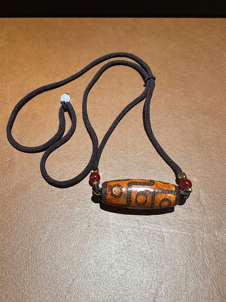 Dây chuyền mặt đá J +