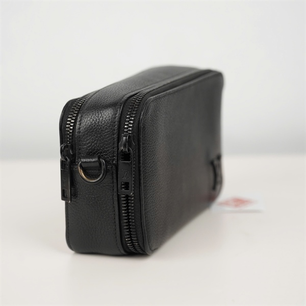 Túi LV đeo chéo đen in logo sz18 KG+