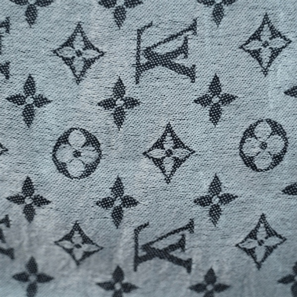 Khăn LV hoa xám kèm tag xanh (A-T) KG+