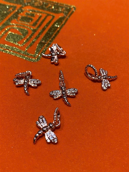 Charm chuồng chuồng hồng