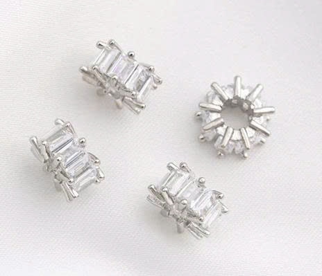 Charm bánh xe trắng + đá trắng 8x5mm