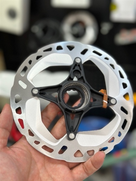 Đĩa phanh tản nhiệt Shimano Deore XT MT800 centrer Lock chính hãng
