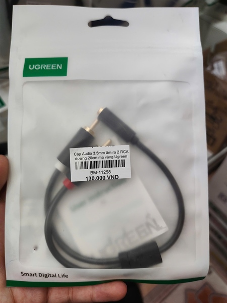 Cáp Audio 3.5mm âm ra 2 RCA dương 20cm mạ vàng Ugreen 10561