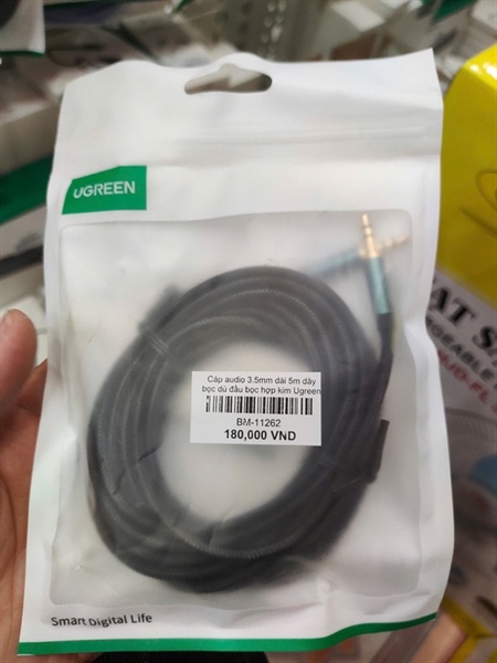 Cáp audio 3.5mm dài 5m dây bọc dù đầu bọc hợp kim Ugreen 10689