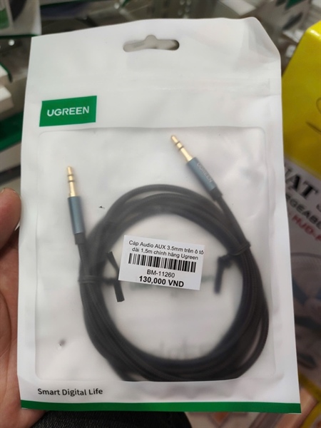 Cáp Audio AUX 3.5mm trên ô tô dài 1,5m chính hãng Ugreen 10686