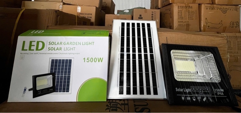 Đèn Năng Lượng Mặt Trời IP68 1500W ( Thùng 10 )