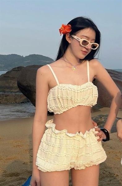 TWENTI Short Bí Tầng Ren và Áo Bra Đi Biển - KEM