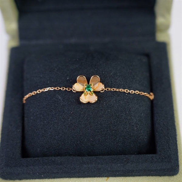 Vòng tay Van Cleef vàng đính đá xanh (JC859960) KG+