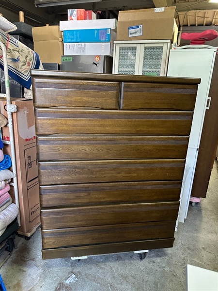 Tủ gỗ nâu 8 ngăn kéo