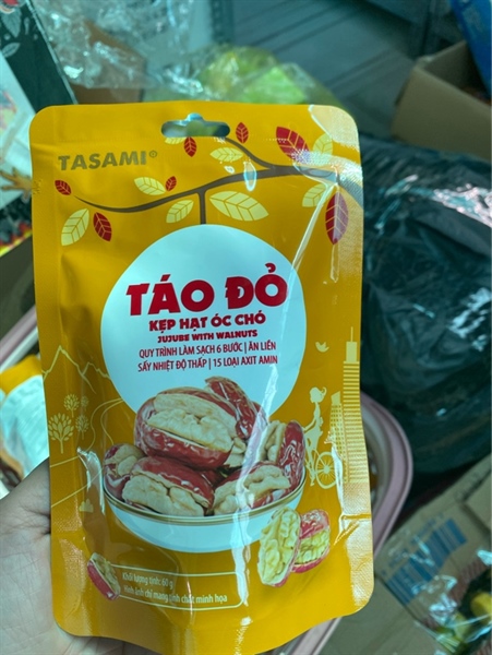 Táo đỏ kẹp hạt óc chó Tasami 60g