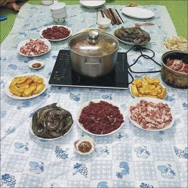 Khăn trải bàn dùng 1 lần