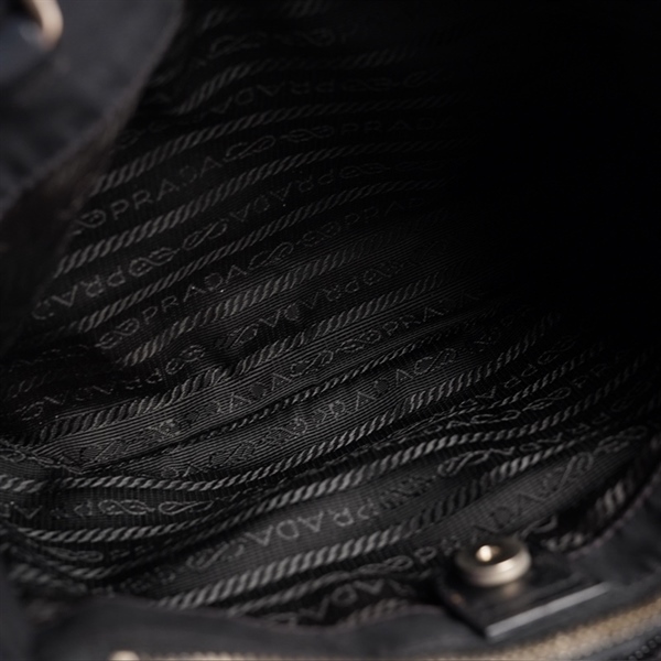 Túi Prada kẹp nách đen sz26 KG+