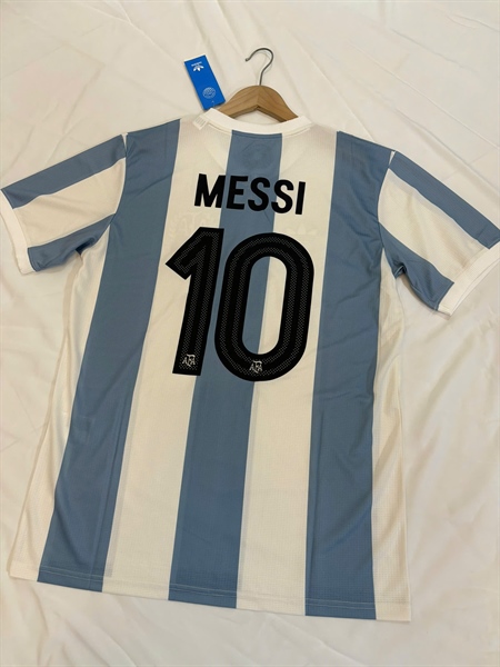 Áo bóng đá retro Argentina kỉ niệm 50 năm in Messi-10 vải Cotton Polyester nguyên tem