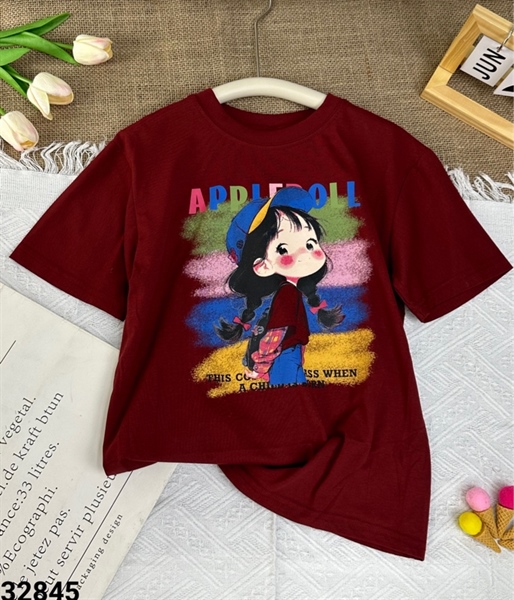 32845-Áo loang đỏ cô gái đội mũ