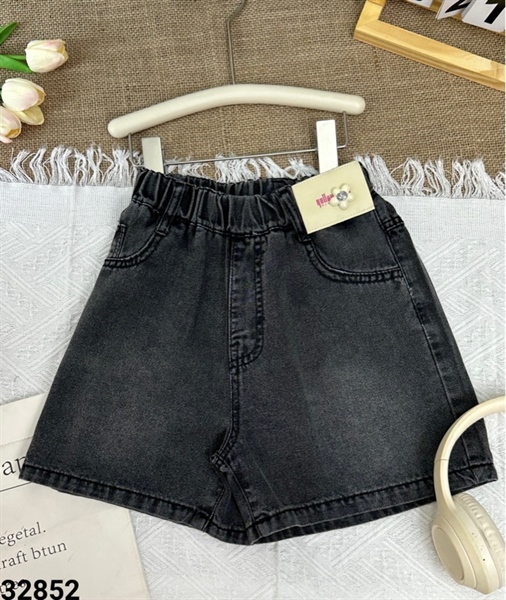 32852-Quần short jean đính hoa đen