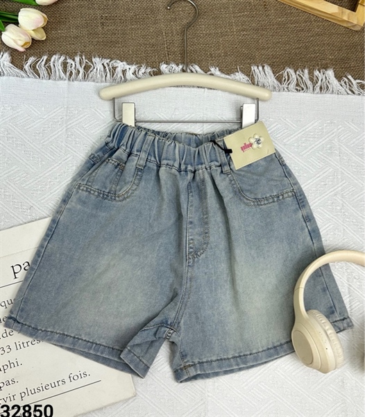 32850-Quần short jean đính hoa