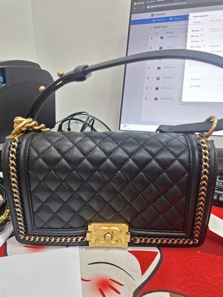 Túi Chanel Boy đen khóa vàng (P7XL1P34) sz25 (BMC) KG+