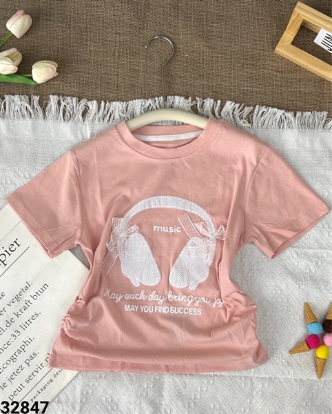 32847-Áo thun in hình tai nghe Music hồng