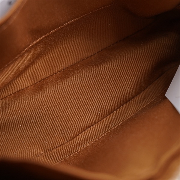 Túi Coach kẹp nách trắng sz19 KG+