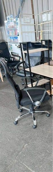 Ghế xoay có tựa lưới đen