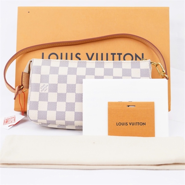 Túi LV kẹp nách ô vuông trắng (MB2280) sz22 (BMC) KG+