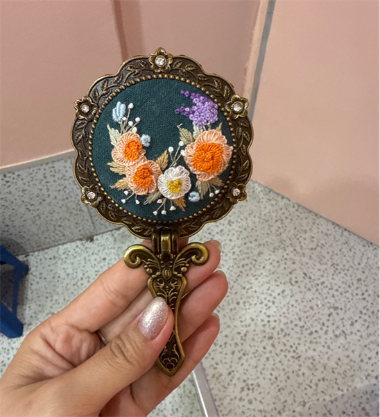 CC Hand-held embroi. Mirror (20% OFF)