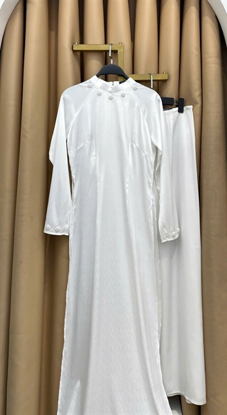 Áo dài lụa gấm suông cổ kết cườm hoa viền tay cổ