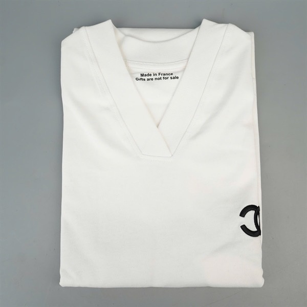 Áo thun Chanel trắng cổ tim KG+