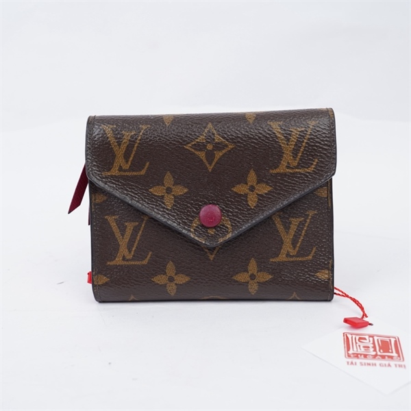 Ví LV hoa nâu gập 3 nút đỏ KG+