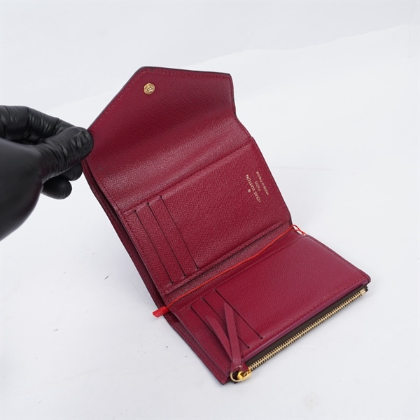 Ví LV hoa nâu gập 3 nút đỏ KG+