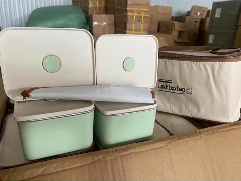 Set 4 Hộp Đựng Cơm Vuông Có Túi Đựng (kèm thìa đũa) - ( Thùng 40 )