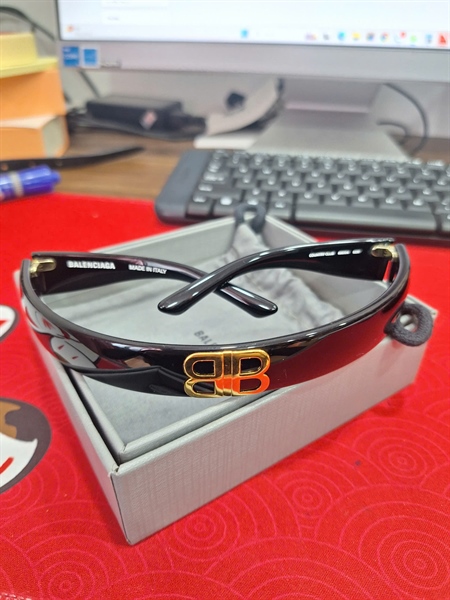 Cài tóc Balenciaga đen +