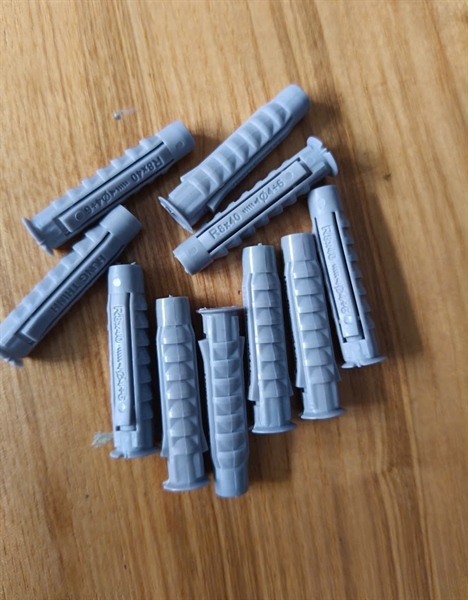 Tắc kê nhựa R6x30