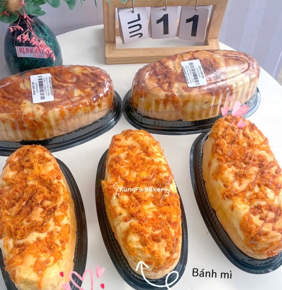 Bánh Mì Hoa Cúc Phô Mai Mặn