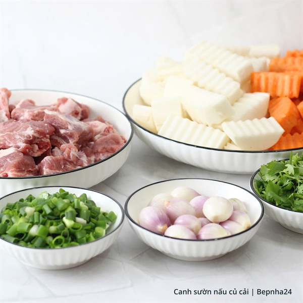 Canh sườn nấu củ cải (2 người)