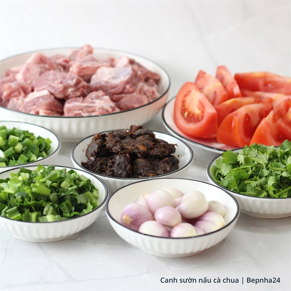 Canh sườn nấu cà chua (2 người)