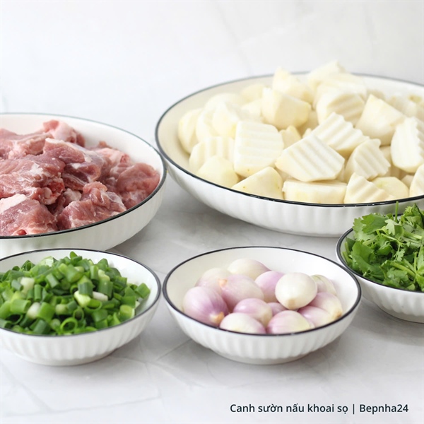 Canh sườn nấu khoai sọ (2 người)