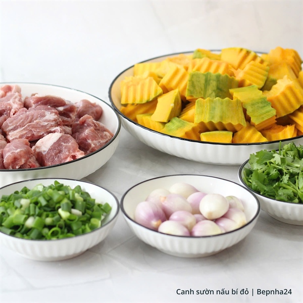 Canh sườn nấu bí đỏ (2 người)