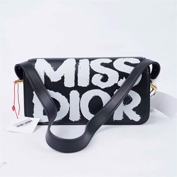 Túi Dior kẹp nách đen in chữ (84-MA-0274) sz22 (BQ) KG+