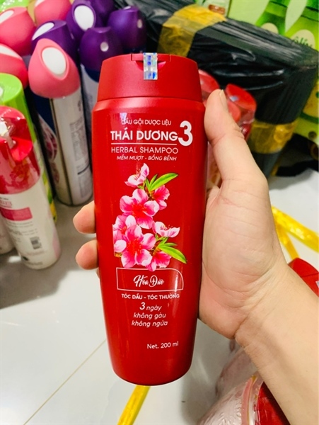 Dầu gội dược liệu Thái Dương 3 trị gàu 200ml