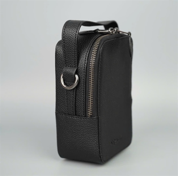 Túi Coach đeo chéo dáng đứng màu đen sz11 KG+