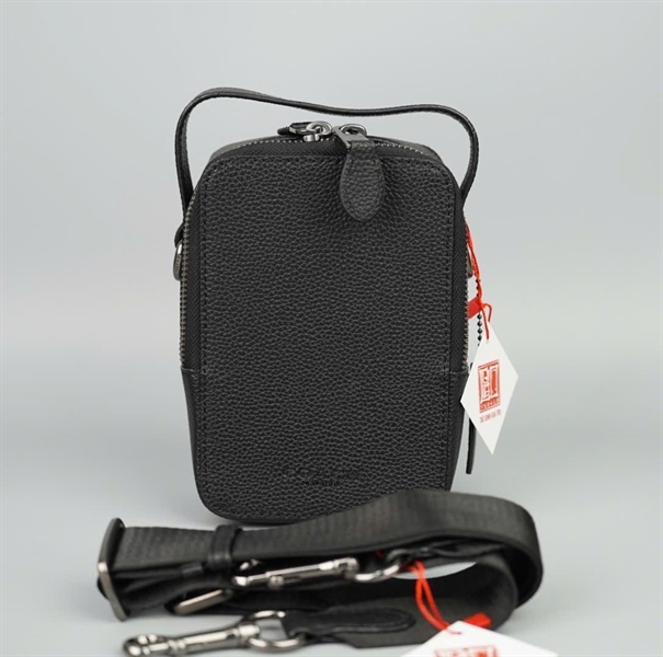 Túi Coach đeo chéo dáng đứng màu đen sz11 KG+