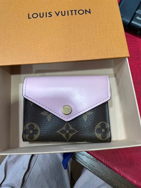 Ví LV hoa nâu nắp hồng (LT) KG+