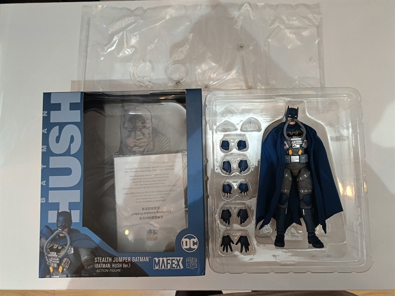 (2ND)MAFEX 166 STEALTH JUMPER BATMAN (BATMAN HUSH VER)