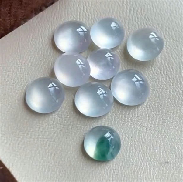 Lô mặt nhẫn băng keo mịn jadeite a My ly 6.6-2.8mm +