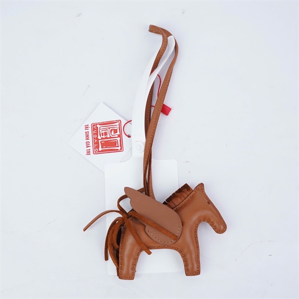 Charm Hermes ngựa nâu (A-T) KG+
