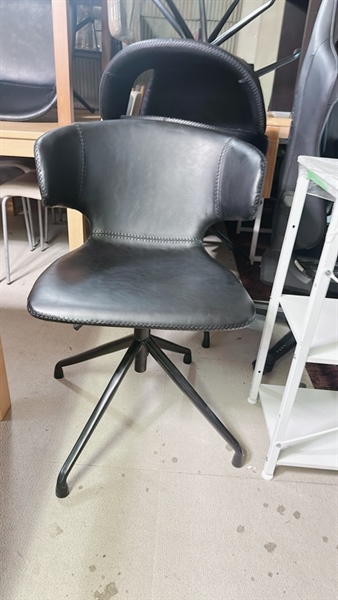 Ghế xoay da đen khâu thủ công có thể nâng hạ