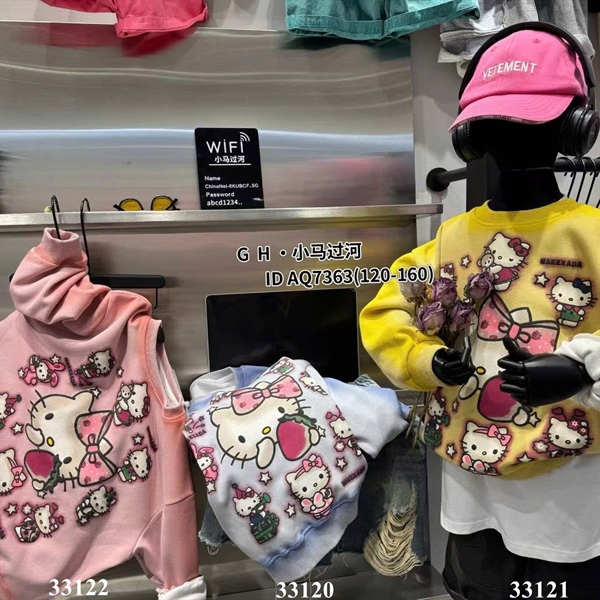 33121-Áo swt loang vàng nhiều mèo Kitty